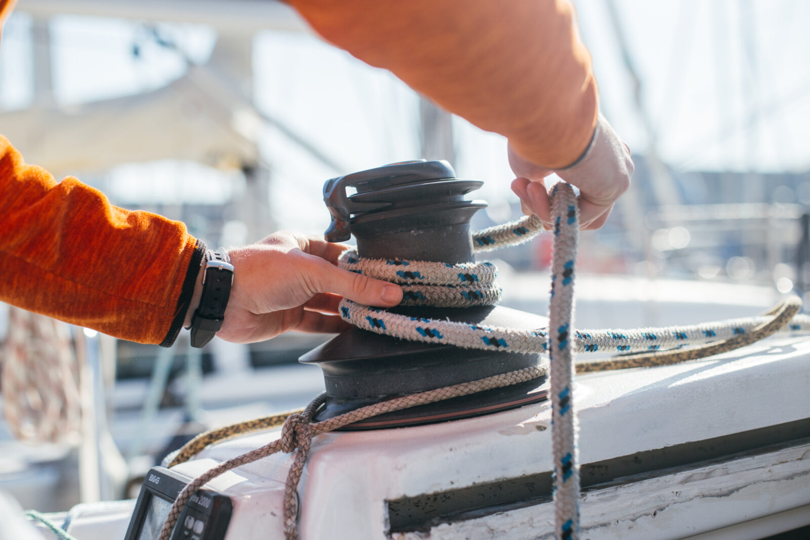 Crew- management by wandering yacht